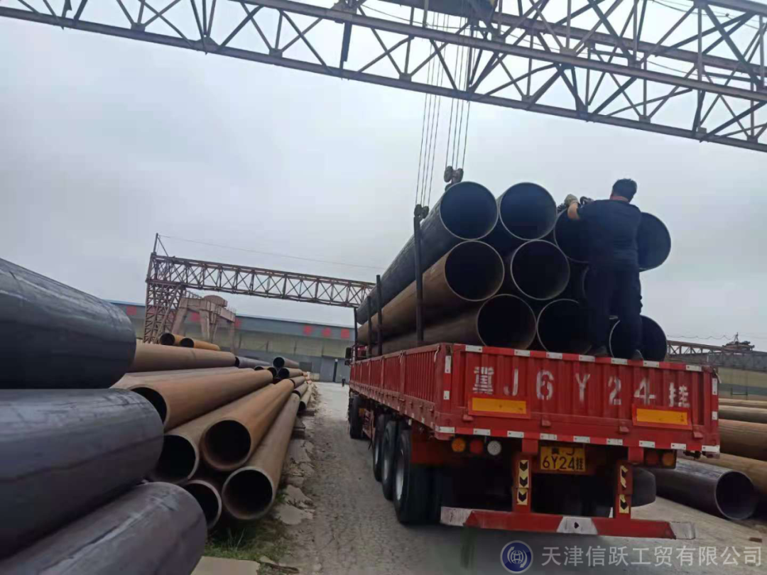 Rectangular pipes and round pipes of the Australian project were shipped smoothly