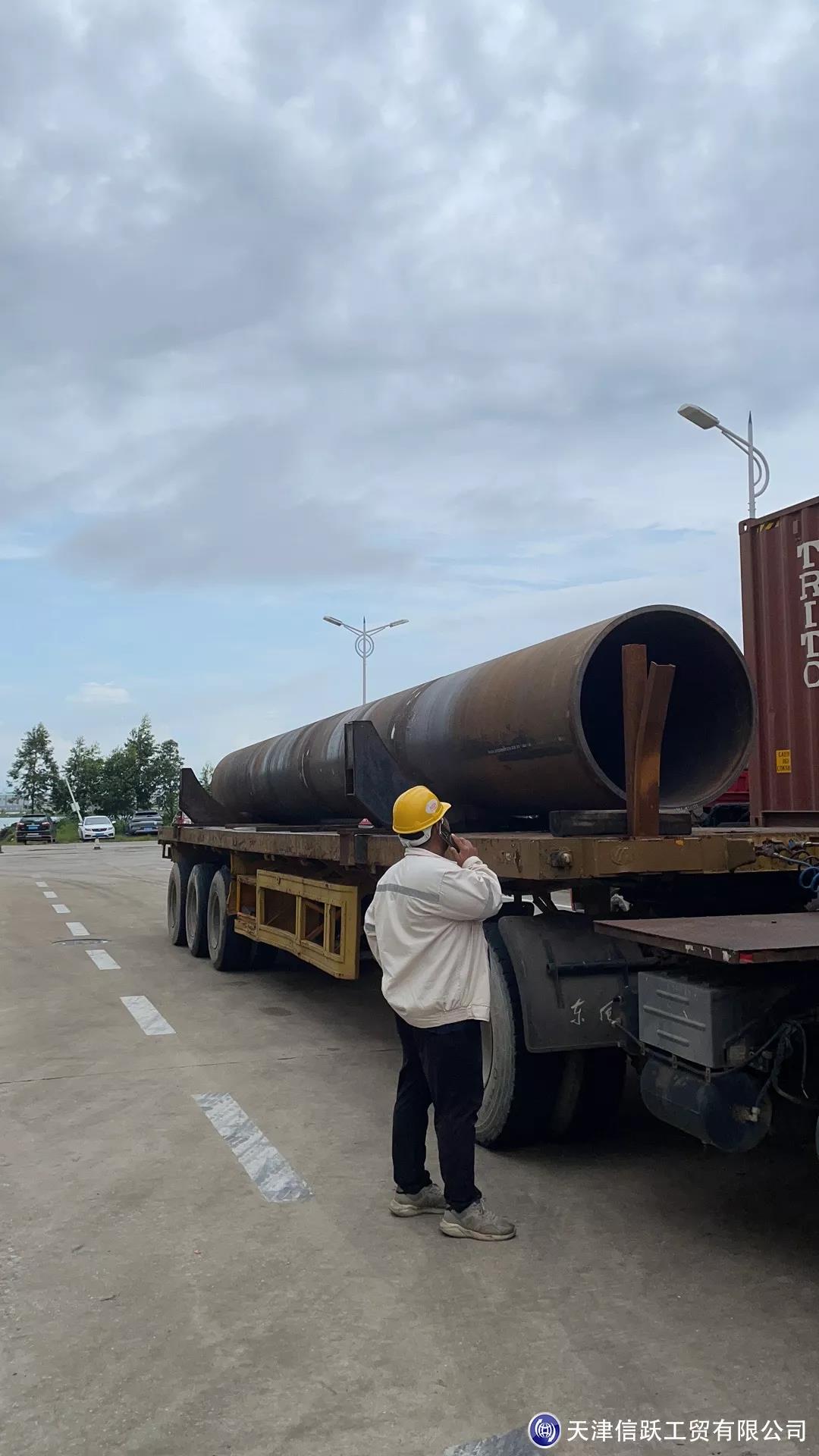 Cooperate with Hungary customer with longitudinal submerged arc welded pipe